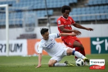 [K리그1 리뷰] 계속되는 제주의 슬럼프, 수원과 0-0 무...12G 무승