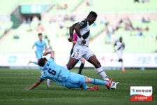 [K리그1 리뷰] 세징야 극적 PK골 대구, 경남과 2-2 무승부