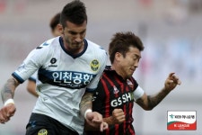 [K리그1 현장리뷰] 갈 길 바쁜 서울과 인천, 공방전 끝 1-1 무승부