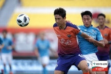 [K리그1 리뷰] 2G 무승 강원, 포항과 1-1 무...상위 스플릿 적신호