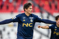 [K리그2 현장리뷰] 베네가스 멀티골 서울E, 김천에 4-0 완승...홈 개막전 승