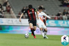 [K리그1 현장리뷰] 시즌 첫 욘스 더비 서울, 강원과 2-2 무승부...7G 무승