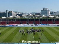 [K-현장메모] 이게 축구 경기장이지!...방역 지침 해제 속 활기 띈 탄천