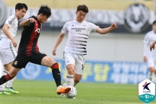 [K리그1 현장리뷰] 10명이서 싸운 성남, 서울에 1-0 신승...7G 만에 승리