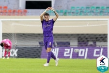 [K리그2 현장리뷰] 안드리고 해트트릭 안양, 부천에 4-2 대승...2위 도약