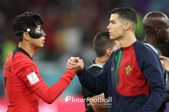 '7시즌 연속 EPL 두 자릿수 득점' 손흥민, 호날두 잡았다...이제 드록신 노린다