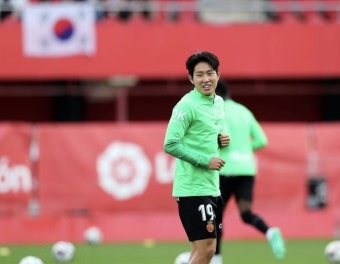 태극기+요술봉→'한국에서 온 마술사'...이강인이 마법 부리자 마요르카, 발렌시아 잡고 잔류 확정!
