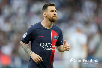 '쏟아지는 야유' 속 PSG 떠난 메시, '5600억 연봉 세례'로 아픔 씻을까 