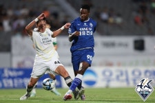 [K리그2 현장리뷰] 3-0→3-3...득점력 폭발-신입 외인 둘 맹활약에도 충남아산, 전남과 3-3 무