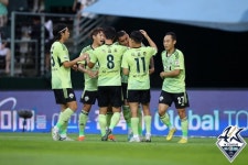 [K리그1 리뷰] 구스타보 결승골 전북, 수원FC에 1-0 승...4연승+3위 서울과 승점 동률!