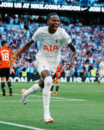 [EPL 리뷰] '기회 창출+최전방+풀타임까지' 주장 손흥민 맹활약...달라진 토트넘, 맨유 2-0 잡고 시즌 첫 승!