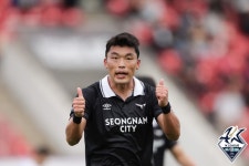 [K리그2 현장리뷰] 이종호 공격P 10개 달성!...성남, 조윤성 퇴장 충남아산 2-0 제압