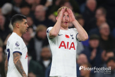 쿨루셉 선제골 토트넘, 손흥민 골 취소→로메로 퇴장→동점골 허용→판 더 펜X매디슨 부상 악재 계속...첼시와 1-1 균형(전반 종료)