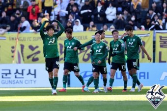 [K리그1 리뷰] '안현범-송민규 득점' 전북, 광주에 2-0 승...인천 제치고 4위 탈환