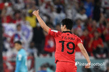 '정확히 1년 전 오늘!' FIFA도 잊을 수 없는 황희찬 '포르투갈전 극장 역전골'