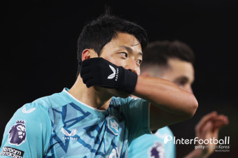 [FA컵 리뷰] '황희찬 없이 선방' 울브스, 1명 퇴장 당하고도 브렌트포드와 1-1 무...재경기 확정
