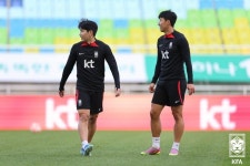 해맑은 이강인+늠름한 손흥민...한국 팬심 녹인 투샷 행복하게 해드리겠습니다