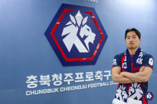 [오피셜] 충북청주FC, 수원FC 출신 베테랑 미드필더 김선민 영입!