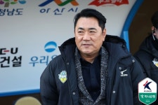 [K리그2 기자회견] 김현석 감독 잔디 좋지 못해 팬들께 죄송...오늘 수원전보다 나았다