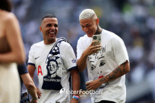 가만히 있으면 반이라도 간다...히샬리송, 라이벌 우승 실패에 의미심장 영상 투척