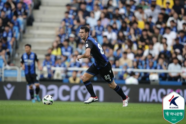 K리그1 포항, 이호재의 멀티골로 수원FC 2-0 완파하여 5위로 도약