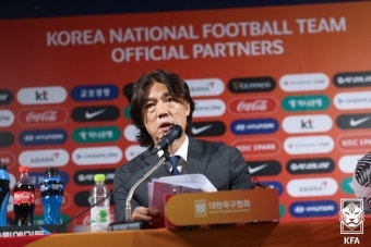 [IN PRESS] 90도 사과 후 취임사...홍명보 감독 
