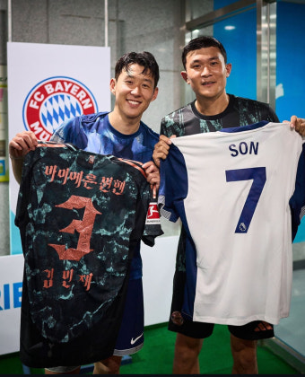 '한국 대표 월클' 손흥민-김민재, 첫 번째 맞대결 후 담소→기념비적인 '유니폼 교환'