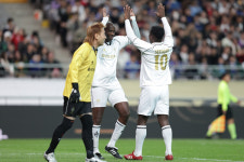 [ICON MATCH REVIEW] '방패가 창을 뚫었다!'...칸나바로 수비팀, 앙리의 창팀에 4-1 승리