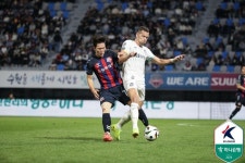 [K리그1 POINT] 서울전 승리 다짐했지만...'0-1 패배→4전 4패' 수원FC, 결국 서울에 승점 1점도 못 땄다