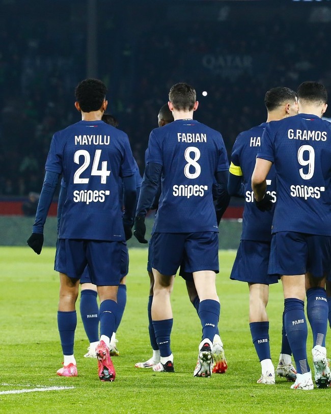 PSG 주전 미드필더 이강인, 생테티엔전에서 3번째 도움! 클러치 플레이로 팀의 승리에 기여
