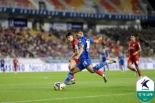 [K리그2 현장리뷰] 수원, 눈앞에서 승점 3점 놓쳤다...곤잘로 극장 동점골 부산과 1-1 무승부