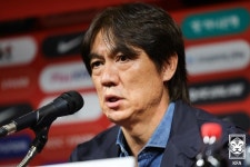 [IN POINT] 홍명보호 들어오려면 멀티성 필요...카스트로프 풀백 뛸 수 있다 말까지