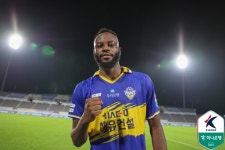 [K리그2 라이브] 충남아산 골잡이 은고이, 6호 골 폭발...코칭스태프가 신뢰 보내 적응 완료