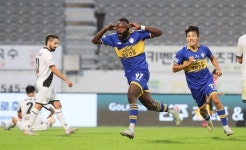 [K리그2 라이브] 충남아산 골잡이 은고이, 6호 골 폭발...코칭스태프가 신뢰 보내 적응 완료