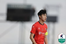 [ACLE 스타] 춘천 방문 홍명보 감독 선택 받을까...멀티 플레이어 넘어 축구도사, 이기혁이 MOM 선정된 이유