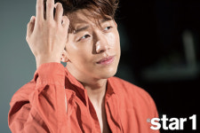 강기영 “곧 주목받을 연극배우 출신으로 날 꼽아준 조정석 형에게 감사해” [화보&인터뷰]