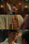 ‘옷소매’ 이준호, 사극 역사상 가장 섹시한 목욕신 탄생 “우리탕으로 가자” [스타@스캔]