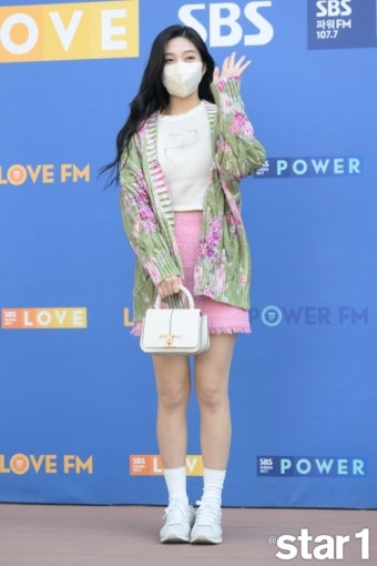 BTS 제이홉, 블핑 제니, 아이브 유진…화사함을 몸에 두른 스타들 [스타@스캔]