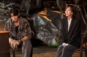 '6년만 복귀' 김남주x '상남자 변신' 차은우, 투샷 공개 (원더풀월드)
