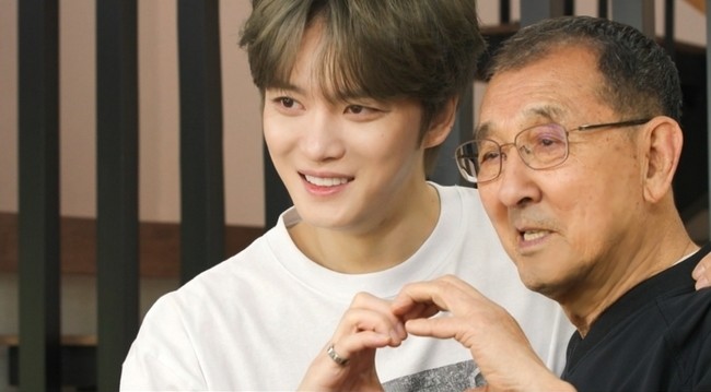 김재중, 아버지에게 500만원 용돈 선물 감동의 순간 - 가족 애정 이어조카들에도 용돈 지원