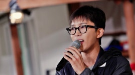 임영웅, 짧은 머리-뿔테 안경도 소화하는 무공해 총각