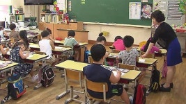 10명 중 7명은 여교사, 신규채용도 남성 5배…이유는?