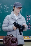 수상한가정부 최지우, ‘기관총 들고 교실 급습’ 무장강도 변신?