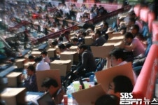 [포토] 야구장에 나타난 프라이머리?! 두산, 넥센 4차전