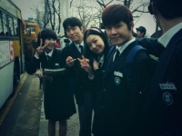 응칠 인증샷 '응답하라 1997'이 돌아왔다? 교복패션 눈길!