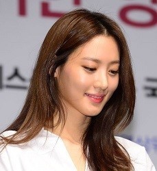 배우 수현, 사람엔터테인먼트와 전속계약 체결 - 새로운 시작과 기대고객