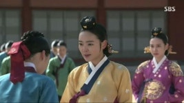 [비밀의문]윤소희, 기지 발휘해 정체 드러날 위기 모면