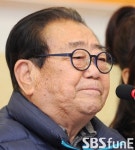 [E포토]진지한 모습으로 질문을 듣는 송해