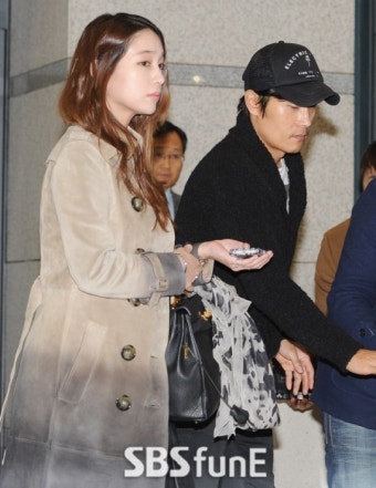 이병헌, 이민정과 동반 귀국 '공항서 입장 밝혀' 오는 4월 출산