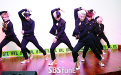 [E포토]BTL, 8명 짐승돌의 무대